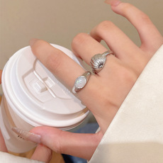 The star lucky letter sparkling diamond ring is a niche design with a cold and elegant style for women. It exudes a sense of sophistication and is a sweet and cool all-rounder accessory pic 2