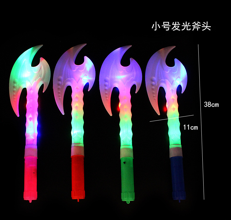 小号发光玩具刀剑 仿真弯月战斗发光斧头 地摊发光玩具热卖批发详情11