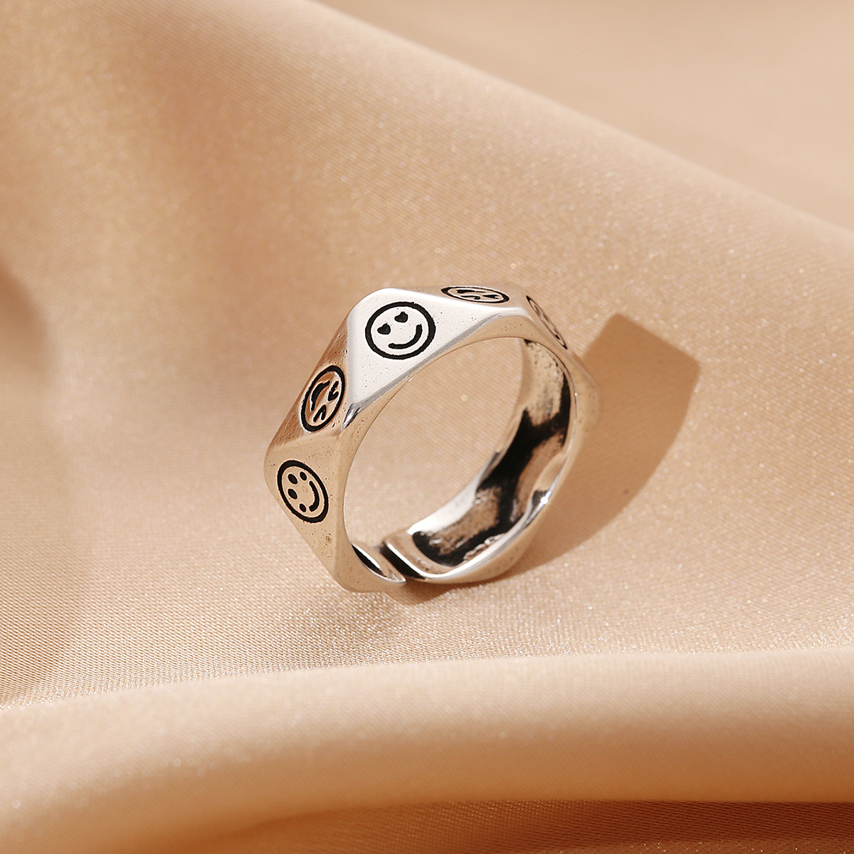 A copper cast metal ring with a retro and aged smiley face and a geometric, simple and niche style is selling well across borders pic 5