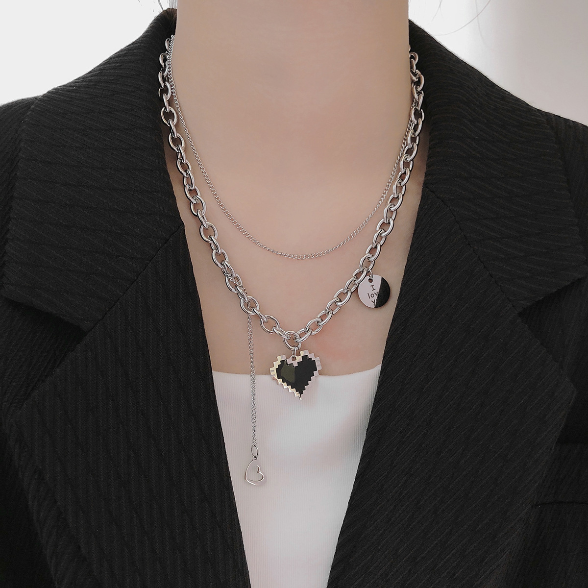 European and American style heart-shaped necklace, versatile for women, niche design, hot girl ins style, titanium steel, non-fading, high-end collarbone chain pic 16