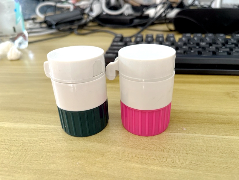 Medicine cutter, grinder, powder grinder, medicine box, baby and pet medicine cutter, German household portable new four-in-one pic 3