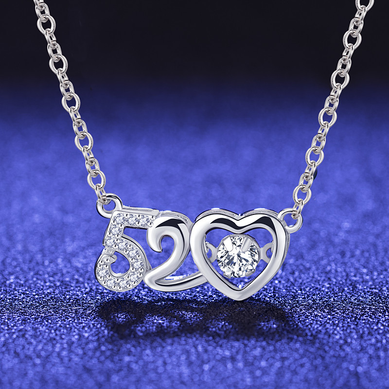 A high-quality imitation D-color moissanite four-leaf clover female pendant with eight hearts and eight arrows from a live-streaming product by a popular influencer on Kuaishou and Douyin pic 4