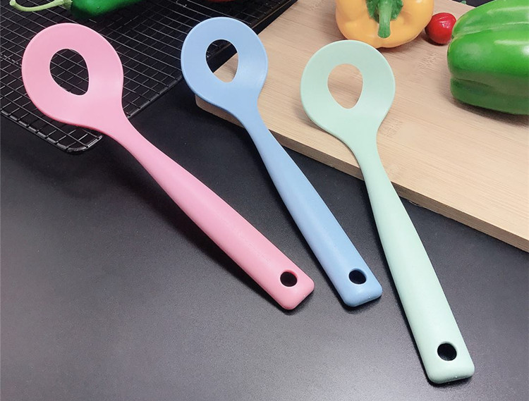 Kitchen gadgets: Meatball and meatball maker, hand-free meatball and fish ball extruder, creative plastic pill-pressing spoon pic 2