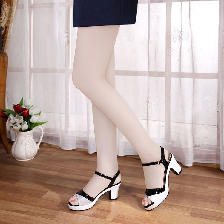 皮面鱼嘴凉鞋女2024年新款粗跟夏季中跟妈妈时装防水台拼色高跟鞋详情1