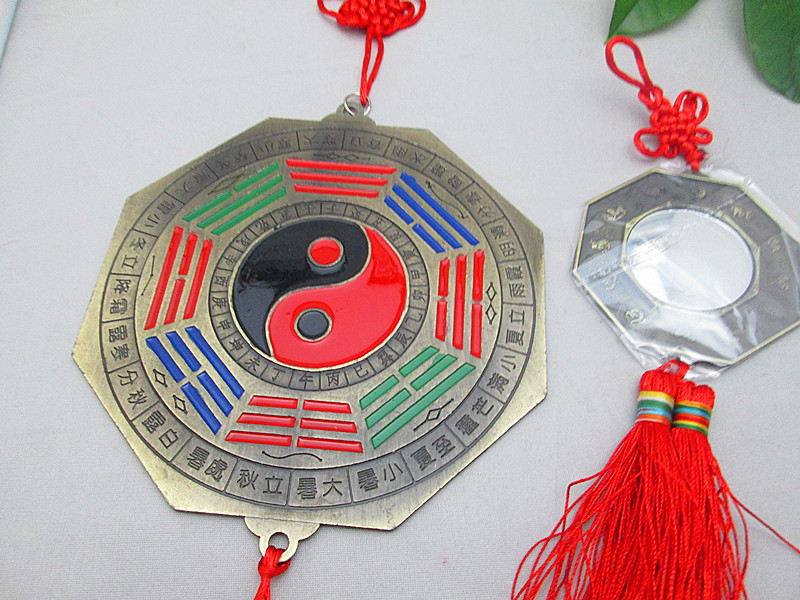 Direct sales of alloy color paint bagua mirror pendants, car hangers, tourist handicrafts, ornaments, small mirrors, flat surfaces pic 3
