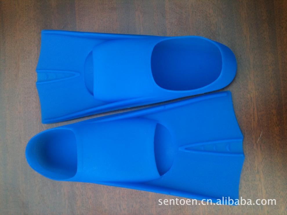 批发纯硅胶游泳脚蹼 30-44号 蛙鞋 多种色 批发 潜水脚掌固态硅胶详情2