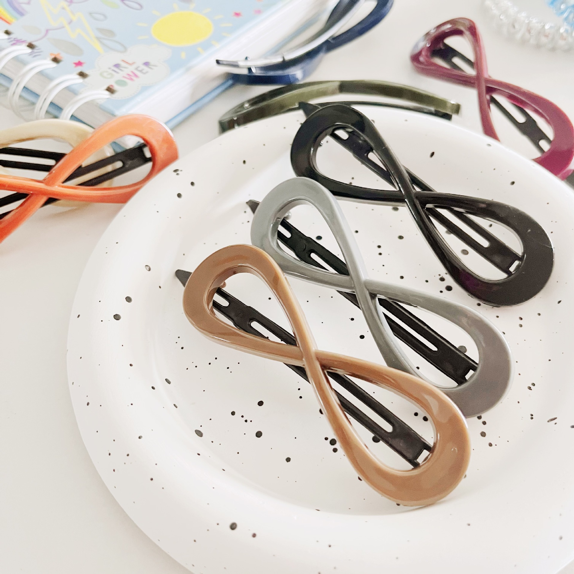 The same style of top clip in Dongdaemun, South Korea, colorful one-piece clip, ins Hyuna frog clip, versatile girl bangs hair clip pic 3