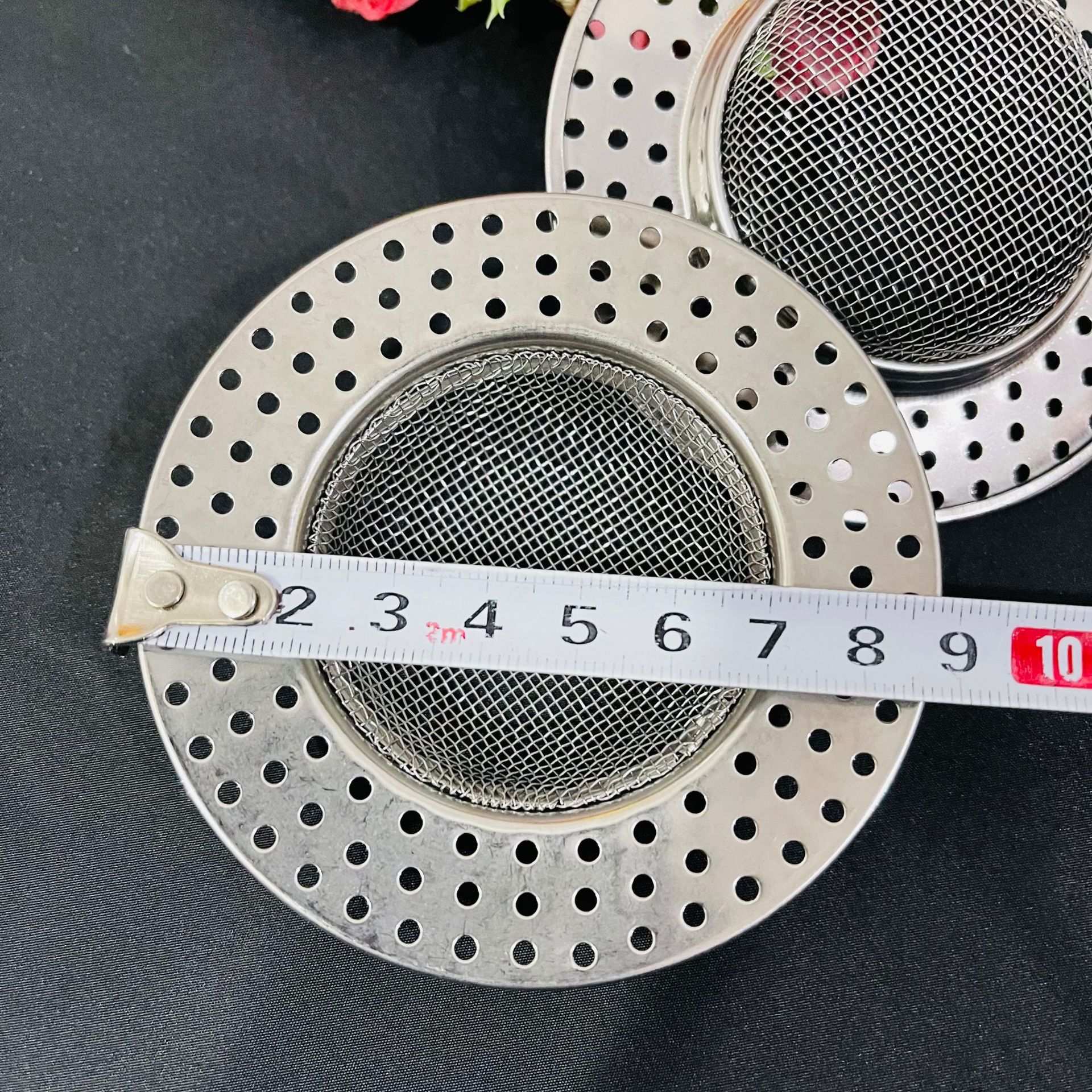 Universal stainless steel filter screen for kitchen sink, vegetable basin, sewer garbage filter screen, sink leaky plug head, 2 yuan pic 1