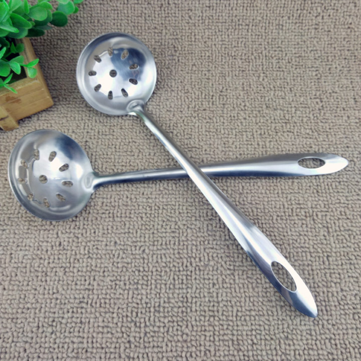 D1921 Premium stainless steel thickened strainer, soup spoon and tableware are available for wholesale at a 2-yuan store in Yiwu pic 3