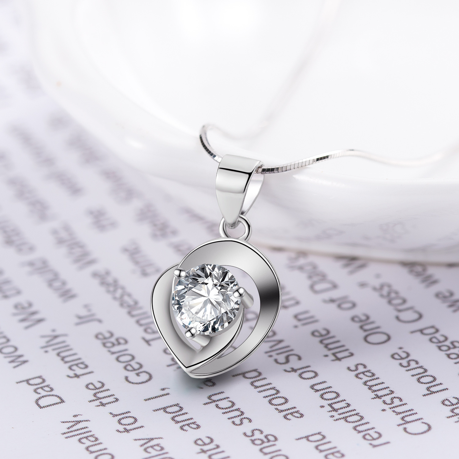 A high-quality imitation D-color moissanite four-leaf clover female pendant with eight hearts and eight arrows from a live-streaming product by a popular influencer on Kuaishou and Douyin pic 88