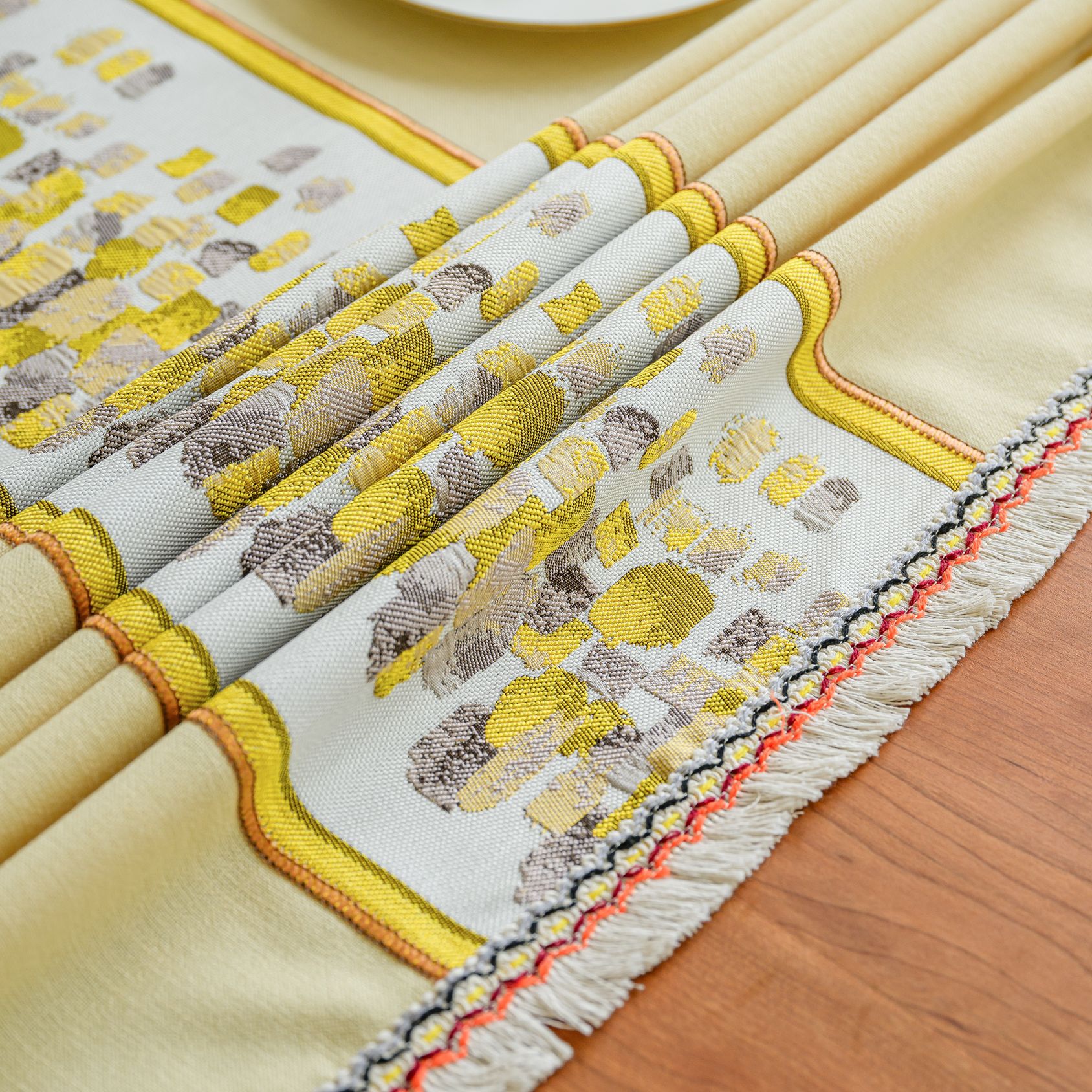 New Chinese-style embroidered tablecloth, cotton and linen solid color, Nordic light and fresh, rectangular for home use, with a sense of luxury pic 4