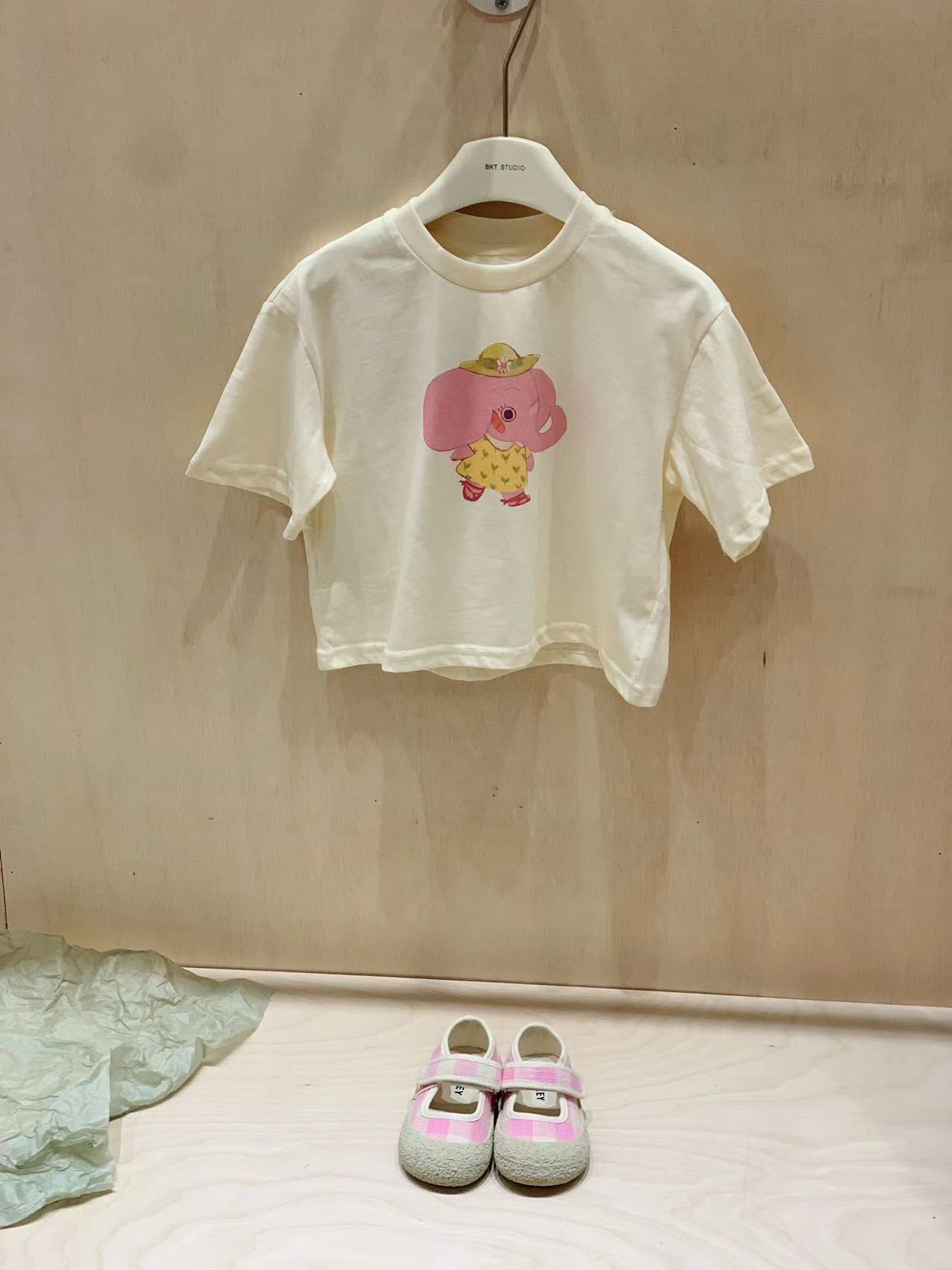 The 2024 summer new Korean-style children's clothing, featuring cartoon elephant prints on short-sleeved T-shirts and stylish baby tops, is a bestseller pic 6