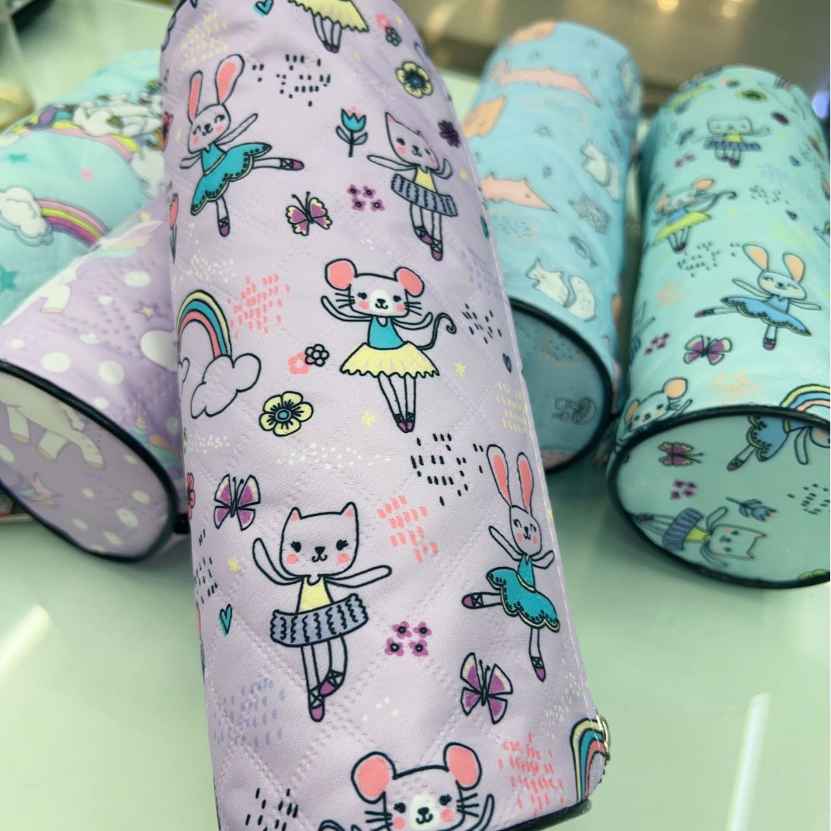 Factory direct sales of new large-capacity, simple candy-colored, Japanese-style ins pen case for primary and secondary school students pic 5