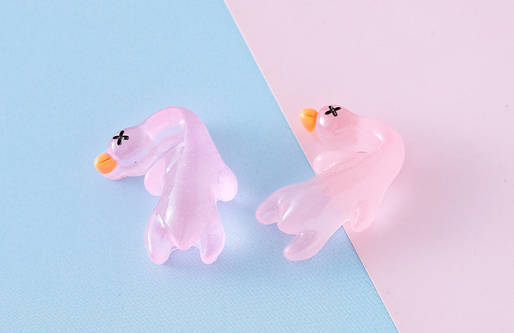 新款树脂夜光迷你鸭钥匙扣书包小挂件车内装饰品创意摆件饰品批发详情19