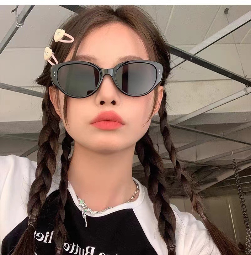 2024 New Korean-style retro cat-eye sunglasses, trendy and fashionable on Instagram, cross-border, individual and high-end sunglasses pic 2