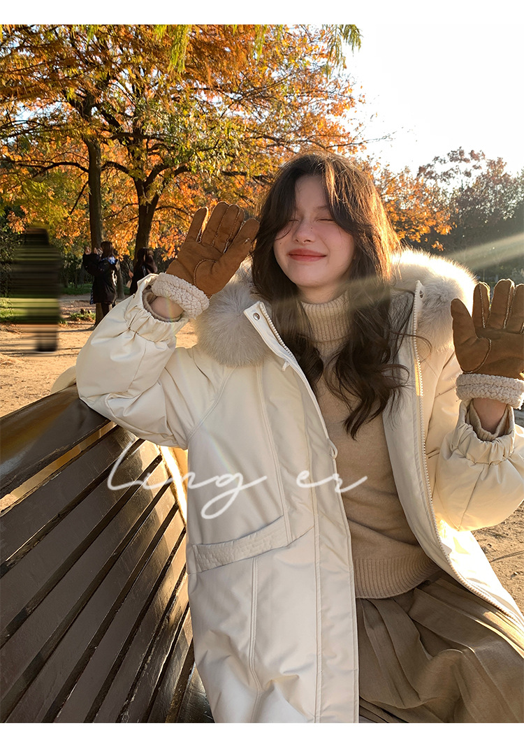 Wholesale of high-end mid-length down jackets for women that reach the knees in 2022, featuring a fashionable design sense and a niche thickened coat pic 32