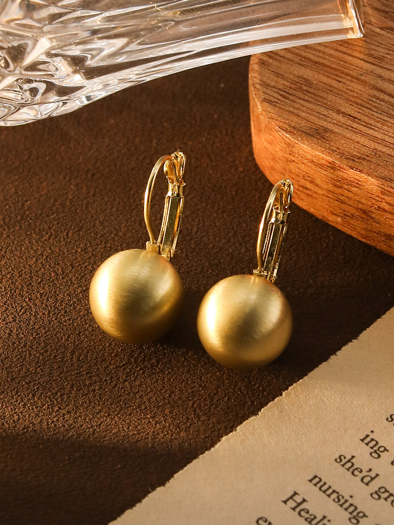 French matte brushed round earrings with a high-end touch and a cold, elegant style. The wind matte ear buckles are light luxury, fashionable and versatile earrings pic 6