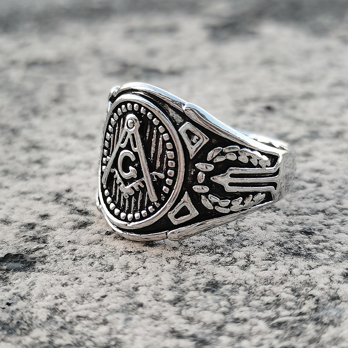 时尚创意跨境热销朋克风戒指霸气男士嘻哈指环创意夸张复古手饰品详情7