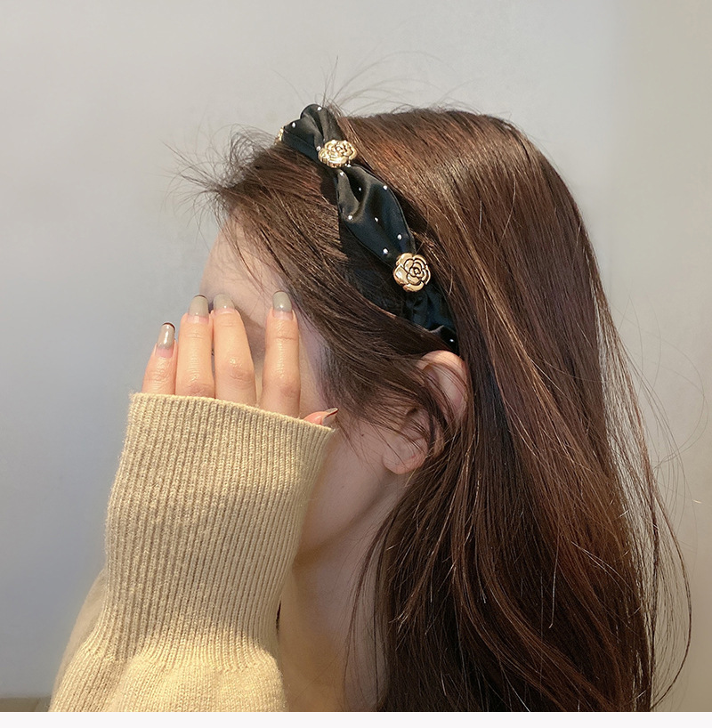 New retro three-dimensional camellia forest-style hair band for women, French Hepburn style, super fairy-like water diamond headband, little Chanel style hair clip pic 2