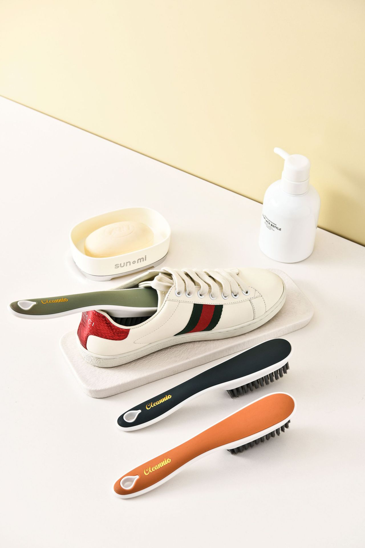 Wholesale household long-handled shoe brushes, hanging plastic shoe cleaning brushes, multi-functional light luxury shoe brushes that do not damage shoes, soft bristle brushes pic 6