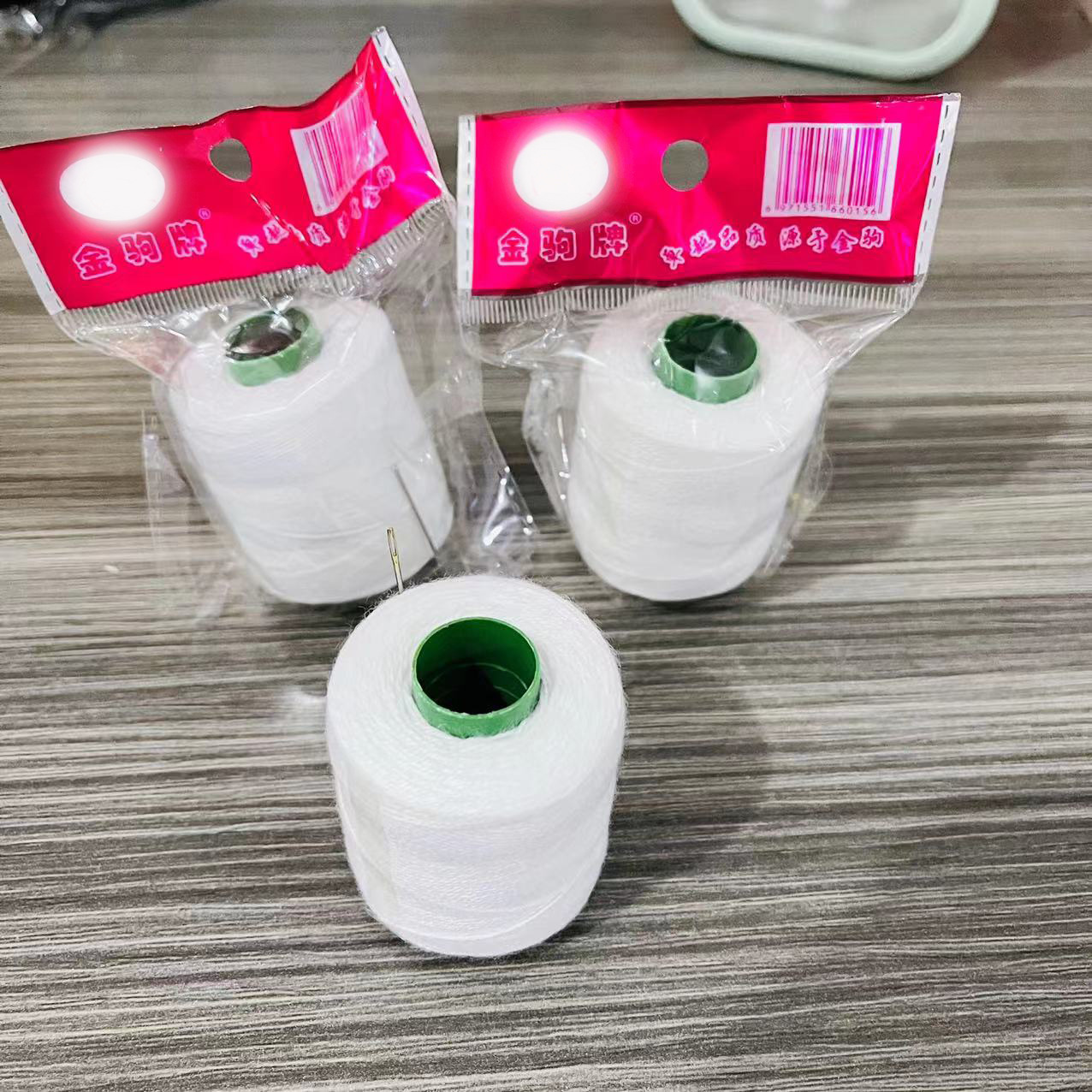 Small rolls of household sewing thread, hand sewing thread, sewing clothes, white small rolls of thread with needle, one yuan supply pic 7