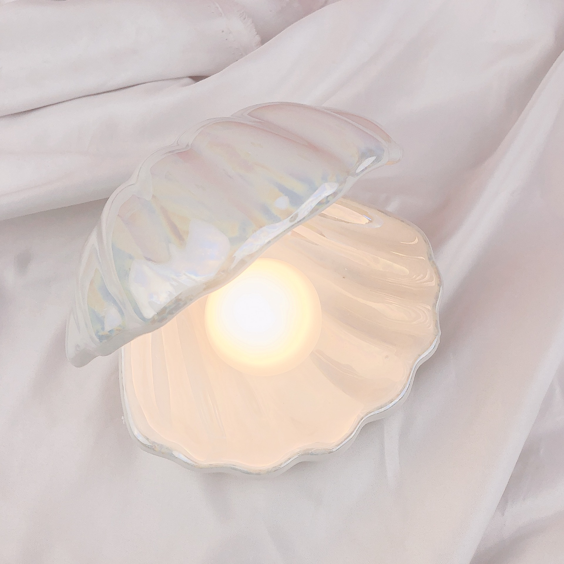 This is a popular Nordic dreamy shell lamp with a romantic pearl atmosphere and creative night light for the bedroom pic 5