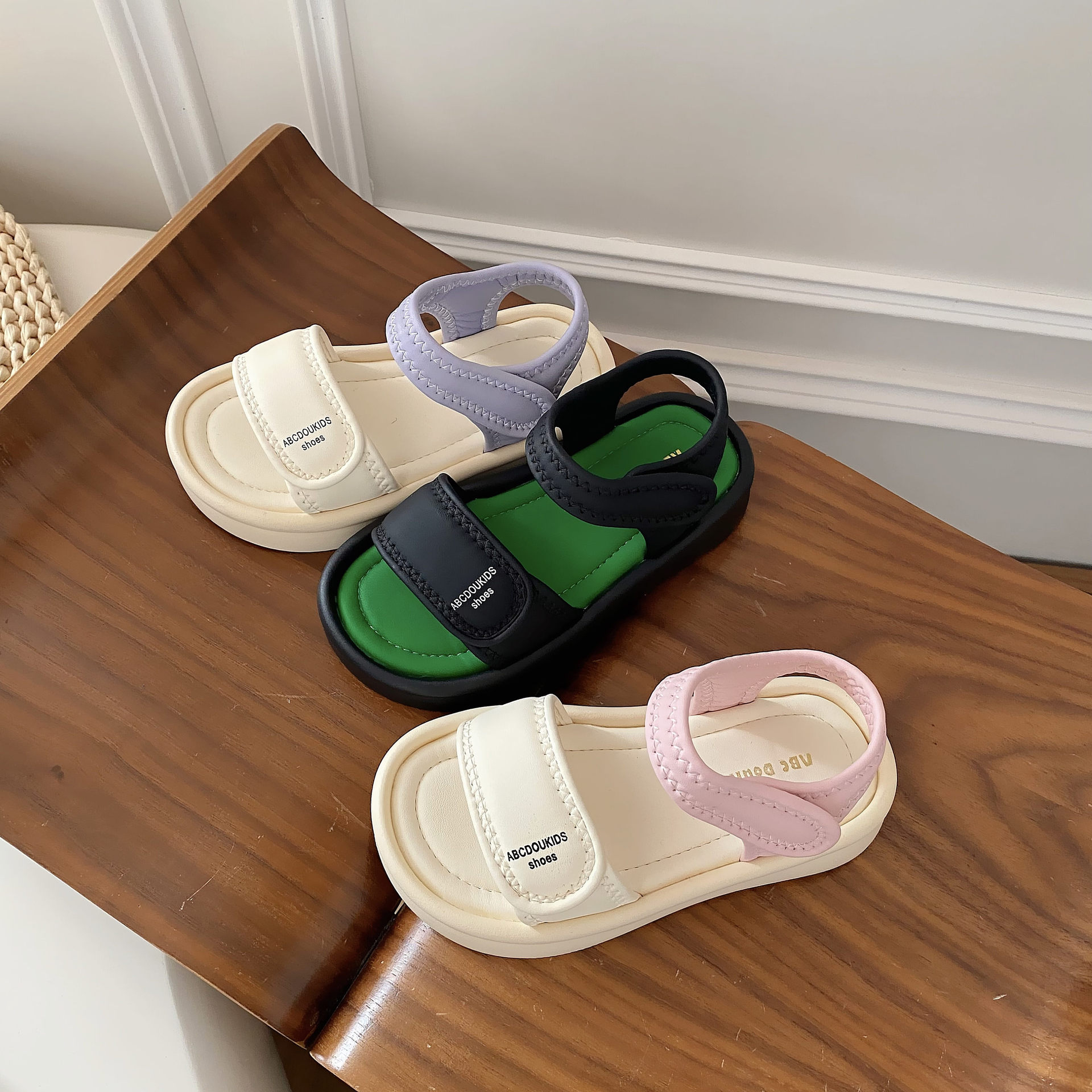 2024春夏季新款时尚百搭凉鞋圆头舒适软底运动魔术贴户外男女童鞋详情4