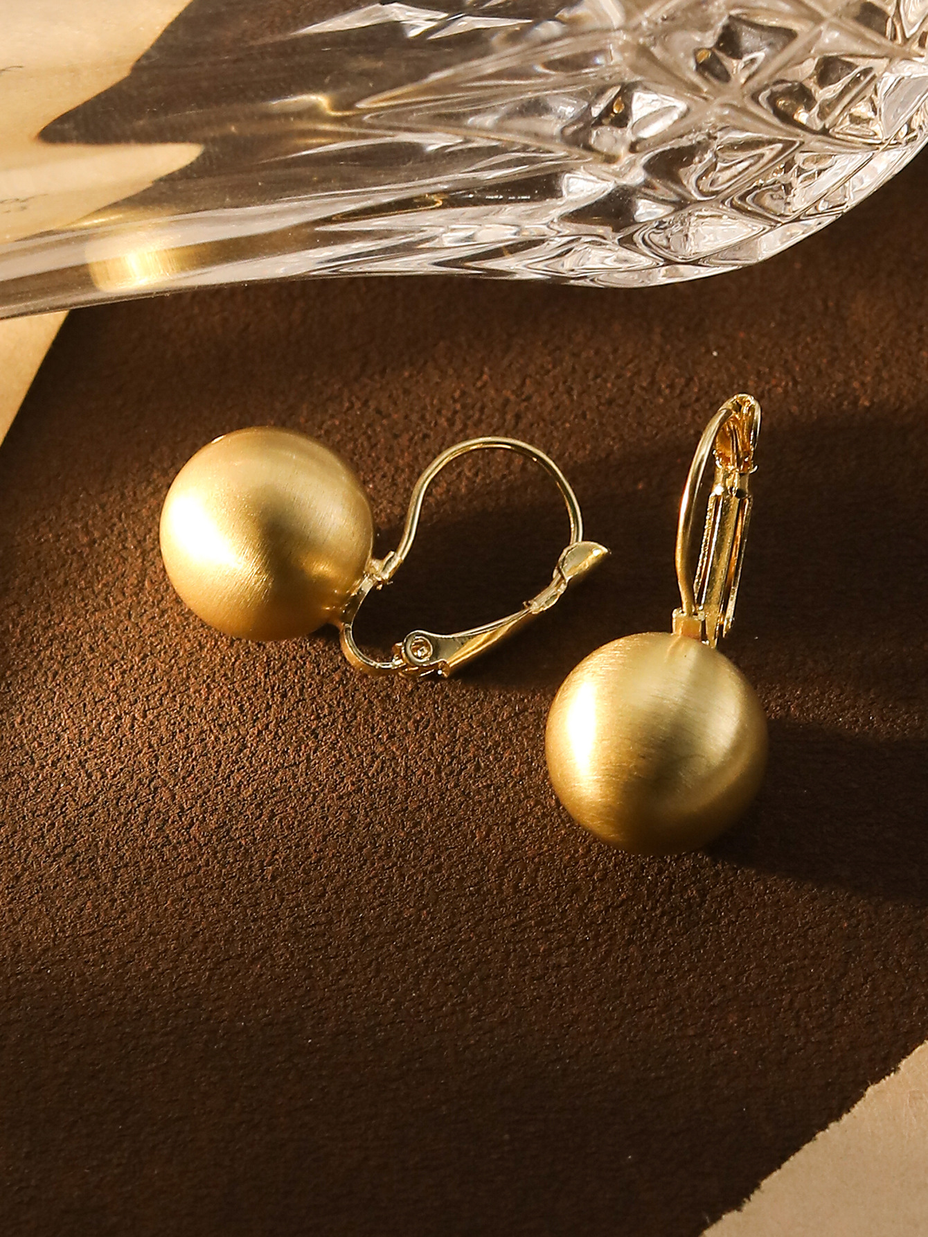 French matte brushed round earrings with a high-end touch and a cold, elegant style. The wind matte ear buckles are light luxury, fashionable and versatile earrings pic 10