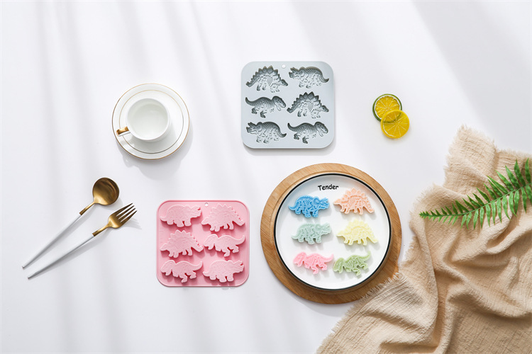 We have 6 different types of silicone molds for baking, chocolate molds, ice cube trays and cake molds in stock pic 6