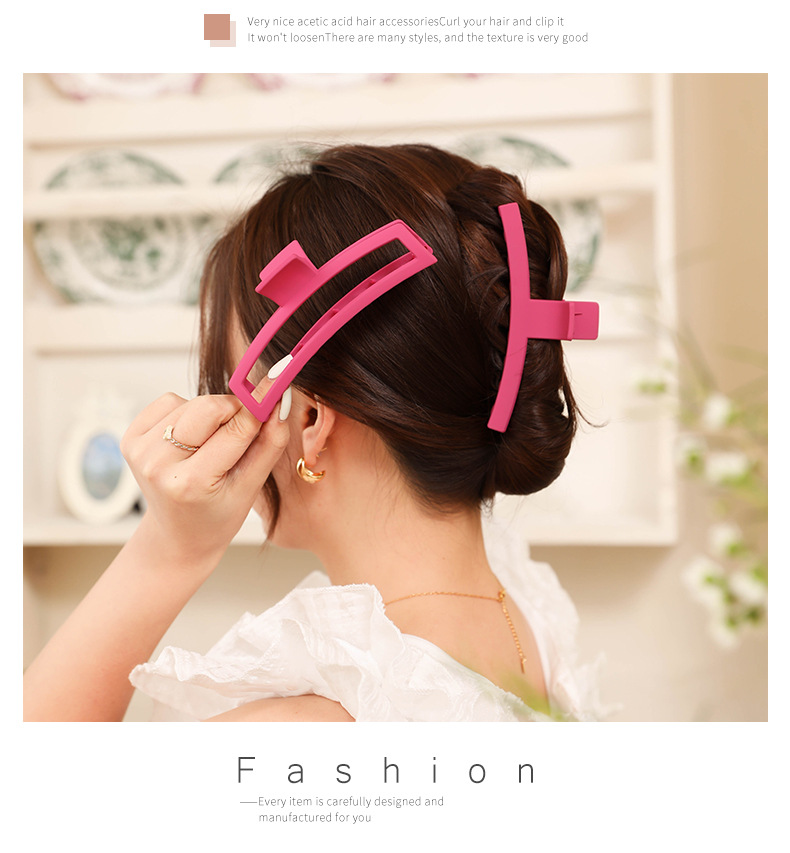 Xia Weiyi accessories Strawberry bear claw clip, Korean version large shark clip, pitaya color back of the head updo, ins hair clip pic 7