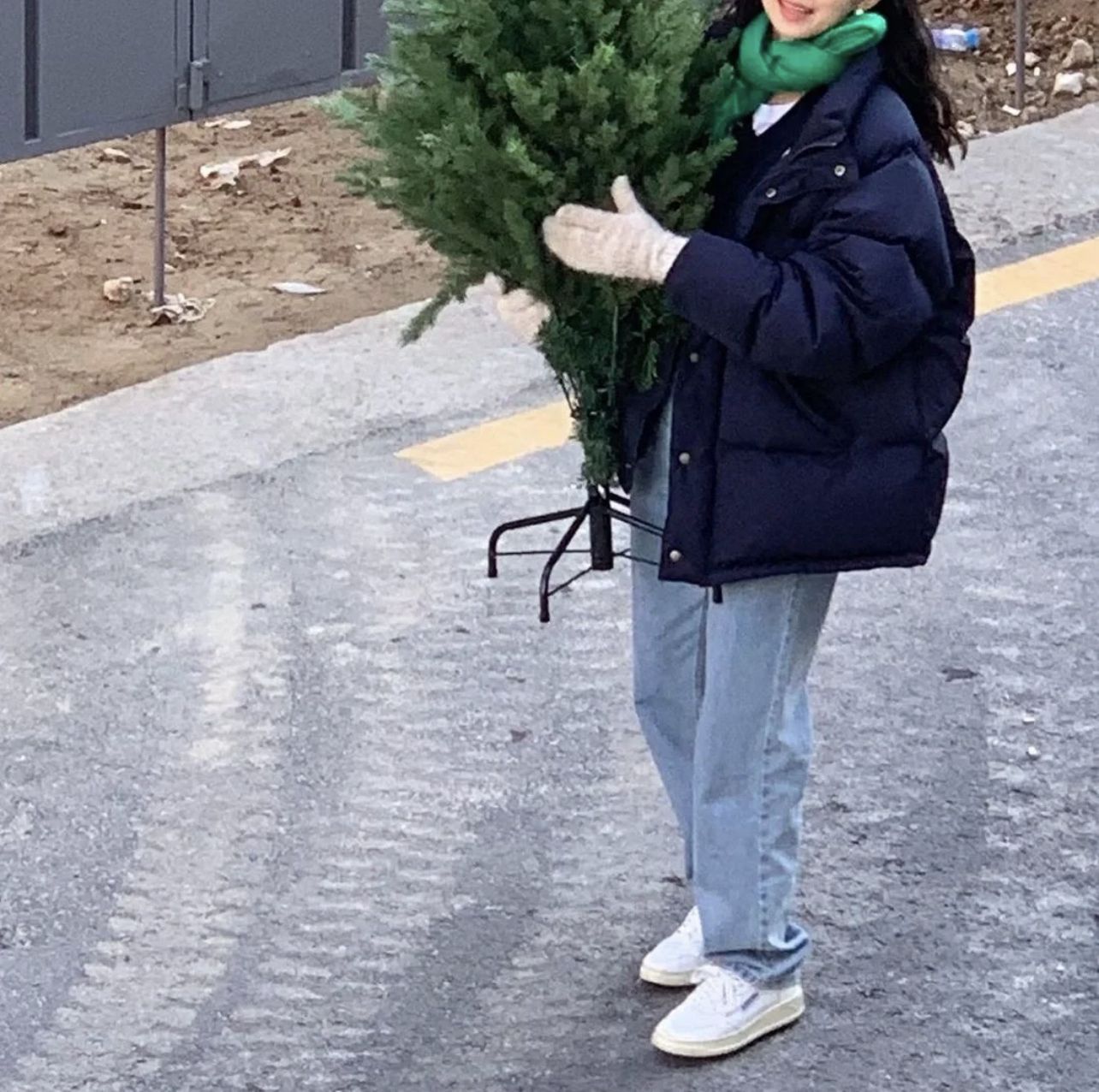 2022 Winter new style of Korean Dongdaemun th*bar*net stand-up collar 90 white duck down down jacket for women in stock pic 26