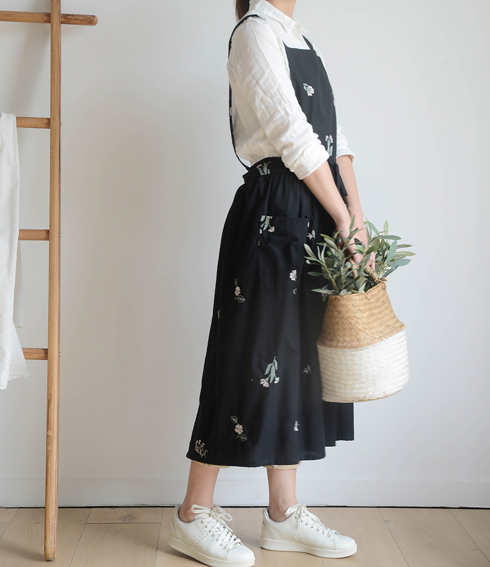 Wholesale of cross-border Korean version ins embroidered all-cotton kitchen aprons with pockets, cotton and linen waterproof aprons and waistbands pic 17