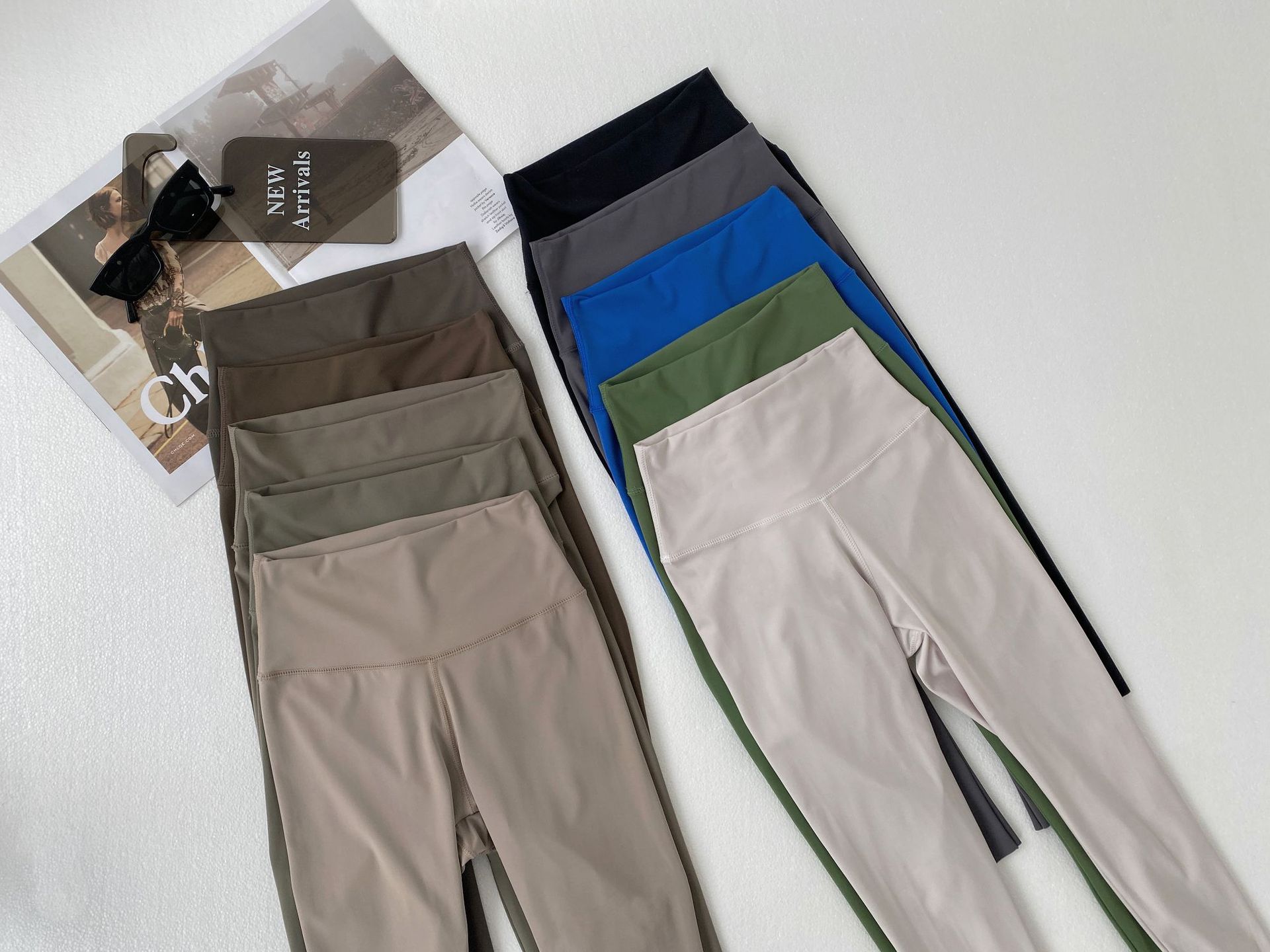 Wholesale of 2023 Spring and autumn tight-fitting high-waisted leggings, water-sparkling Barbie pants, a must-have for lifting buttocks, 9-inch pants, a one-piece replacement for women pic 12