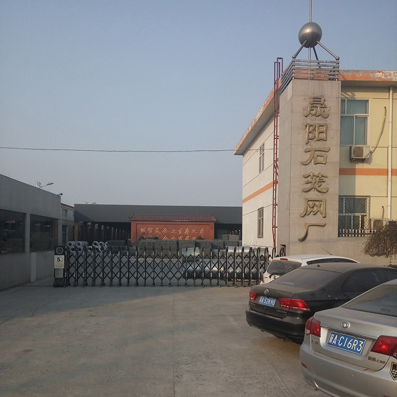 The manufacturer supplies hot-dip galvanized gabion mesh, single and double partition Reno mattresses, lead wire cages, hexagonal mesh, and plastic-coated gabion mesh pic 6