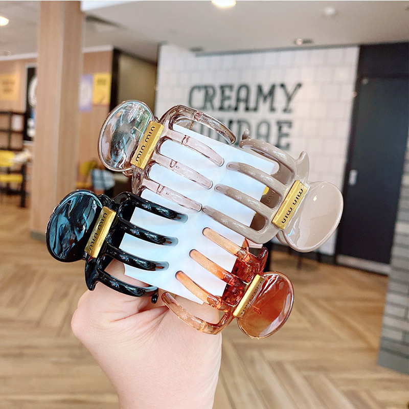 新款小众设计字母中号南瓜抓夹女三角形简约质感鲨鱼夹盘发发抓发详情36