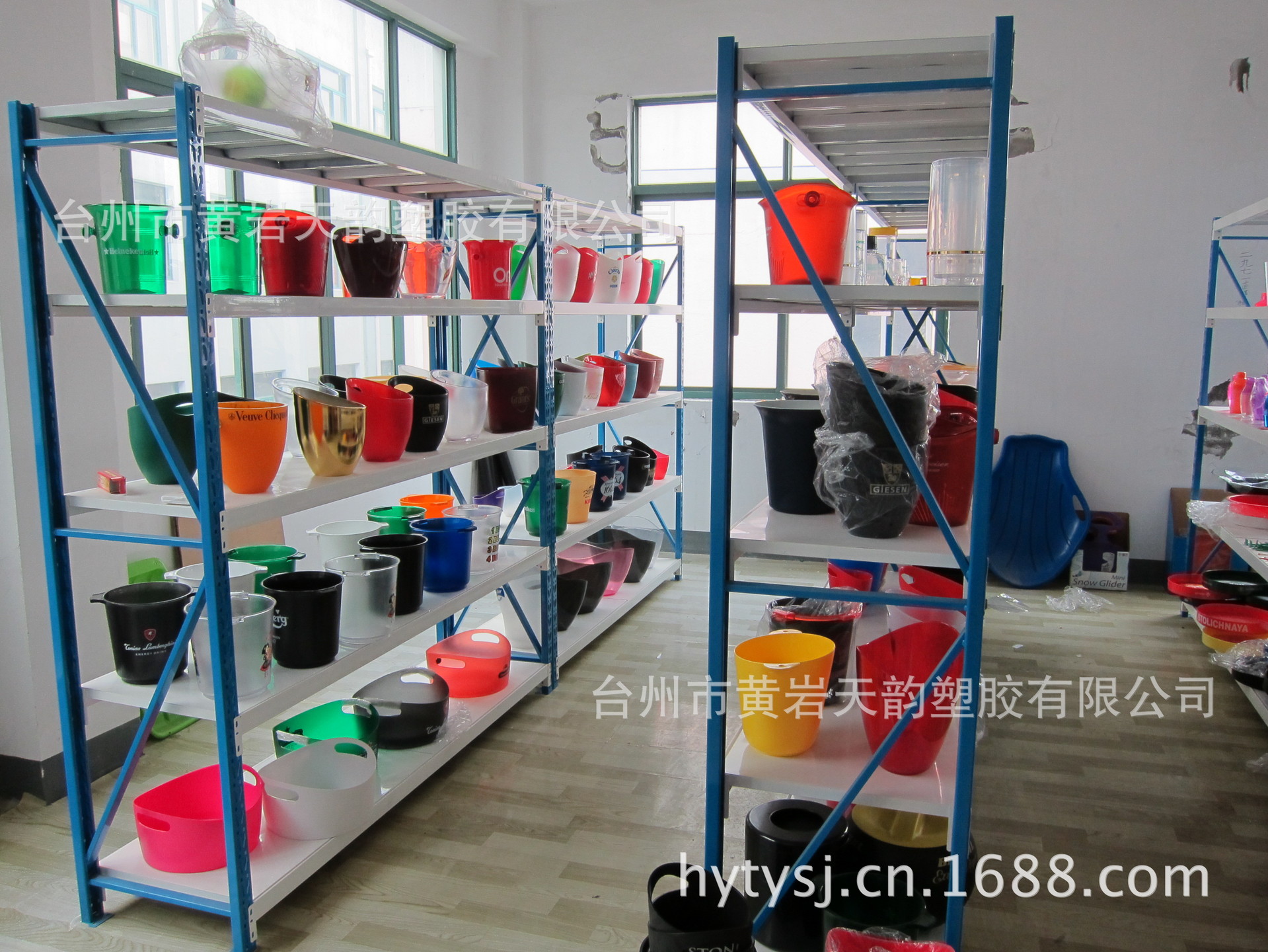 Factory processing and customization of thickened square hand-held ice cube buckets for bar use, with 1.7L small ice cube buckets in stock for foreign trade pic 9