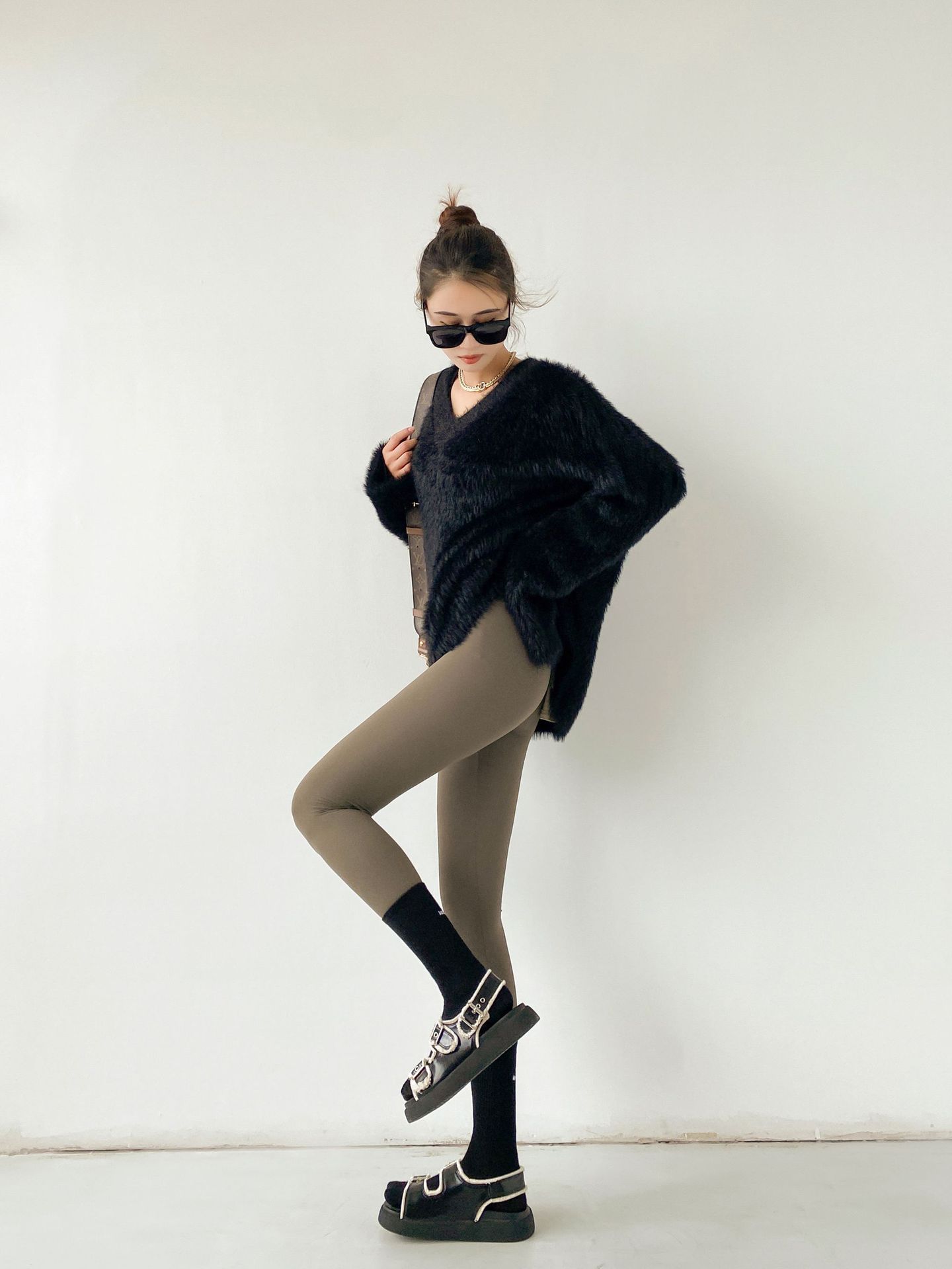 Wholesale of 2023 Spring and autumn tight-fitting high-waisted leggings, water-sparkling Barbie pants, a must-have for lifting buttocks, 9-inch pants, a one-piece replacement for women pic 38