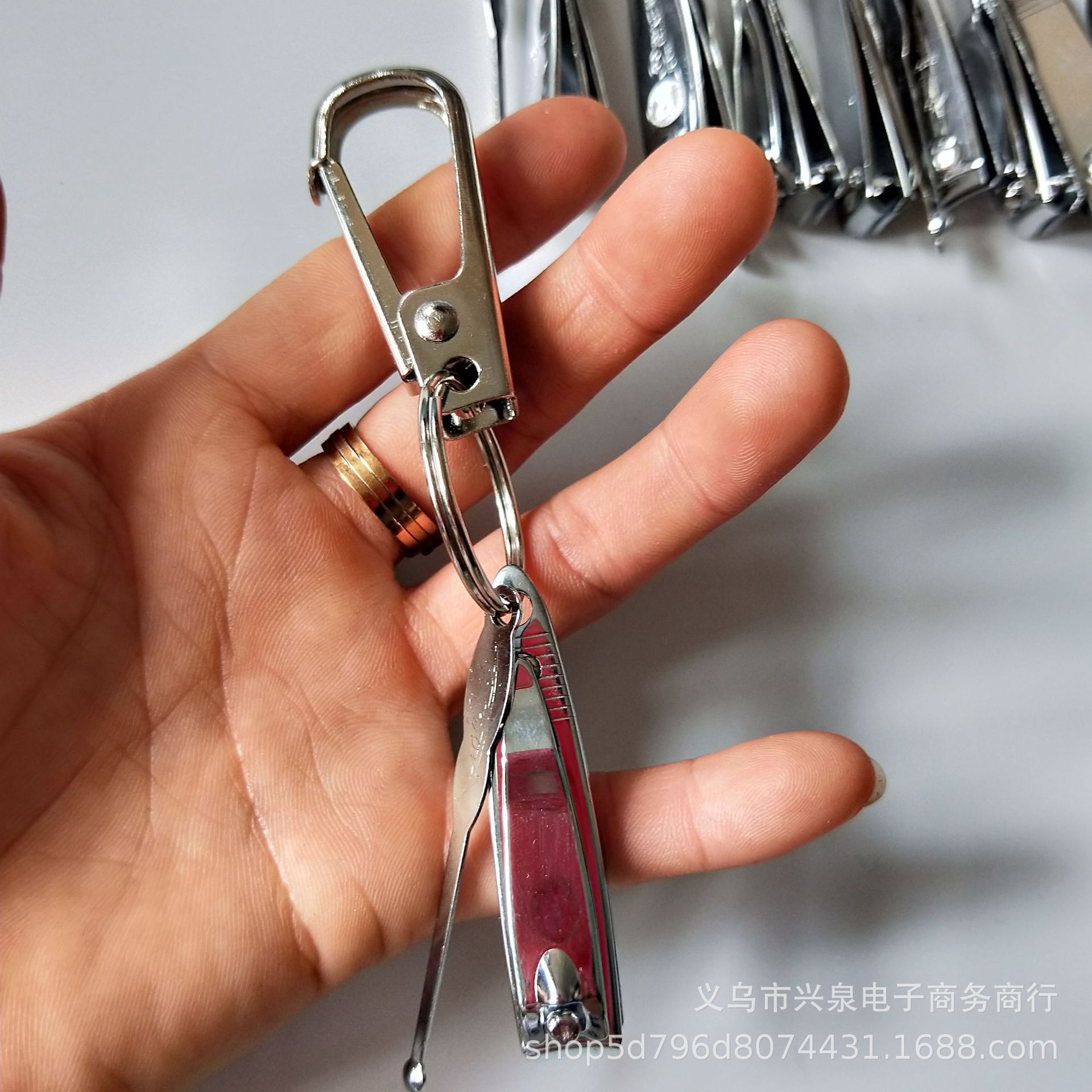 One-yuan keychain, nail clipper, ear spoon, keychain three-piece set, key chain pendant, metal keychain accessories pic 4