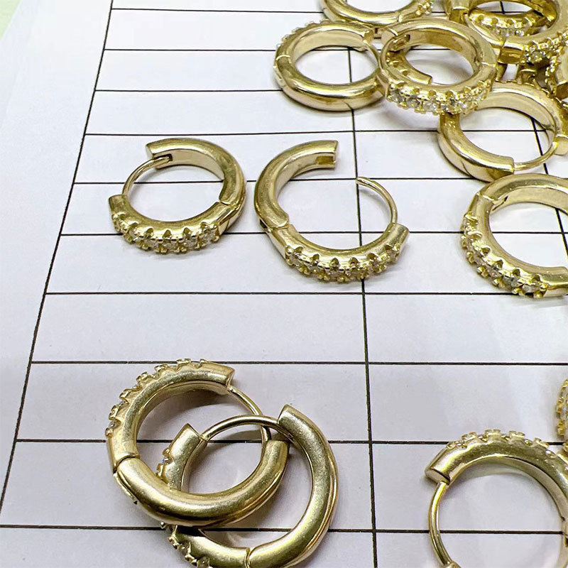 The diamond-encrusted ear loops are unique. You don't need to remove the ear studs when sleeping. The diamond circle earrings and earrings are popular among both men and women. The thin ear loops are versatile pic 5