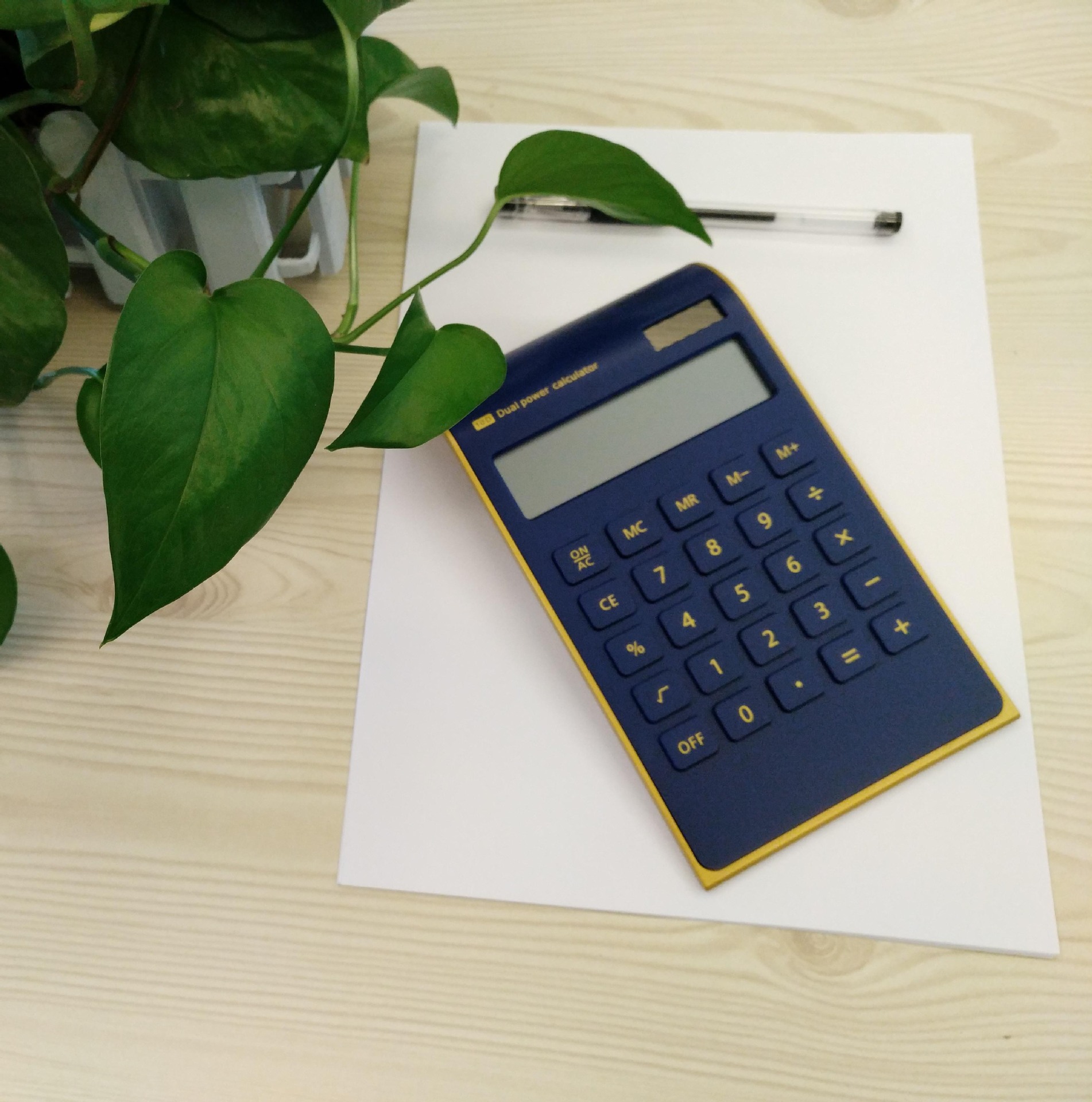 Factory direct sales of ultra-thin gold-framed arithmetic calculator, solar dual-power computer calculator, LOGO printing pic 1