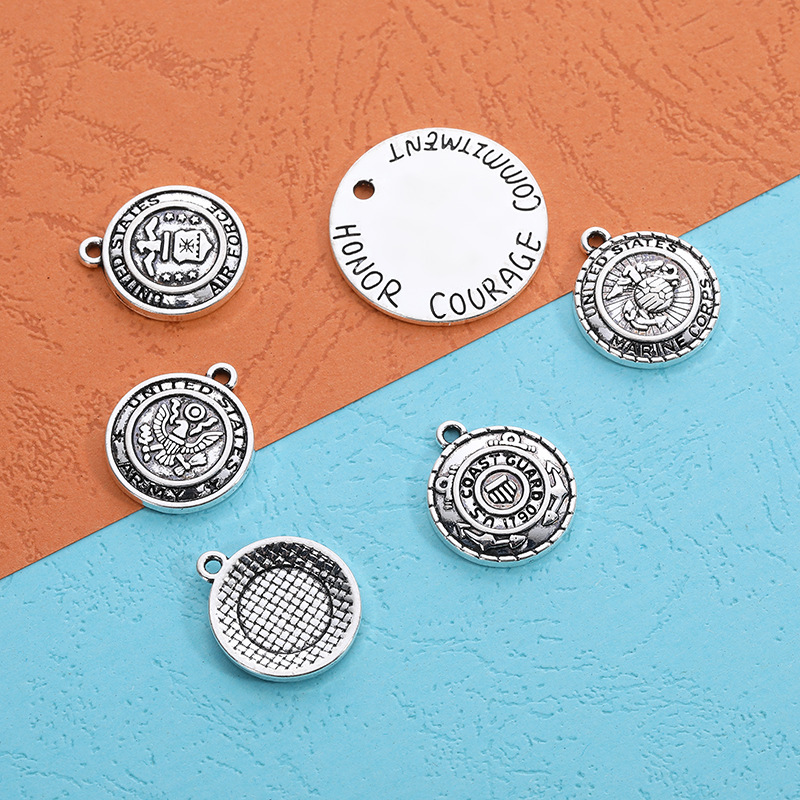 Wholesale of popular DIY alloy jewelry for fitness and sports in Europe and America, commemorative jewelry and pendant accessories for ice hockey players pic 2