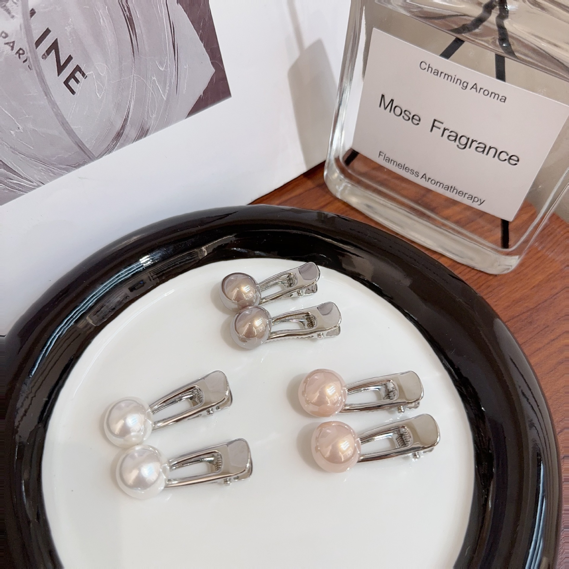 High-gloss pearl InS-style alloy hairpin for Spring 2024, new side bangs princess forehead hairpin pic 20