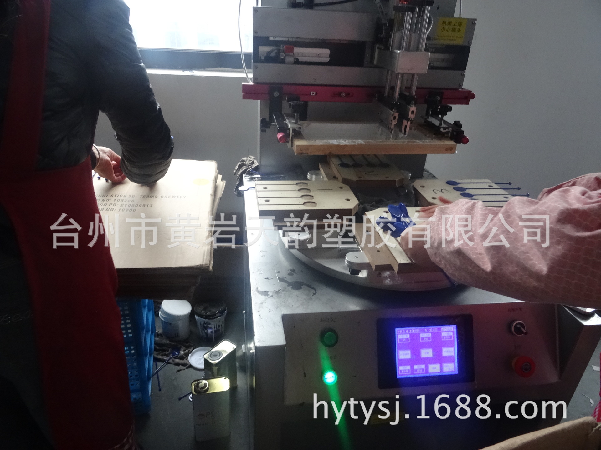 Factory processing and customization of thickened square hand-held ice cube buckets for bar use, with 1.7L small ice cube buckets in stock for foreign trade pic 10
