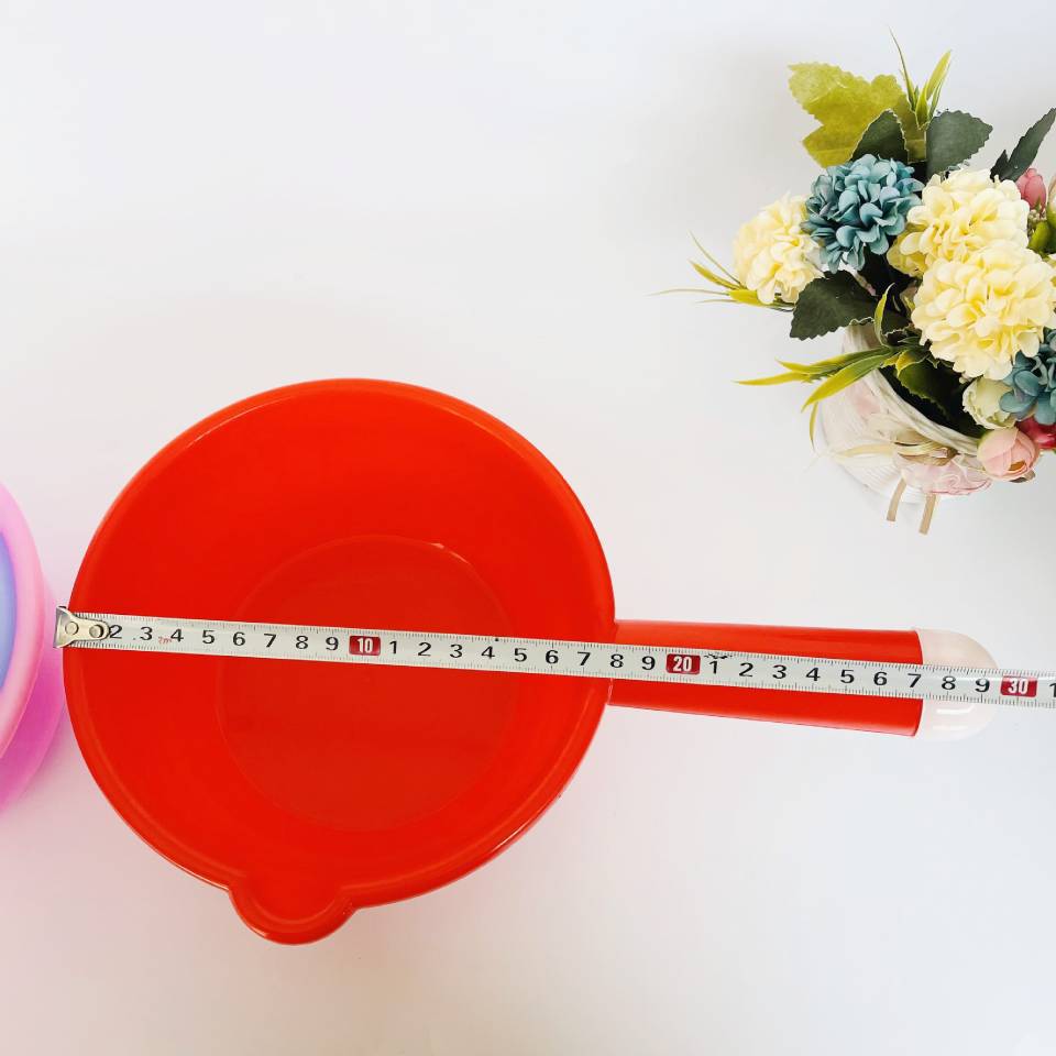 Large red water ladle thickened ladle with handle drifting water ladle long handle 水舀子 with mouth ladle water bowl two yuan wholesale pic 8