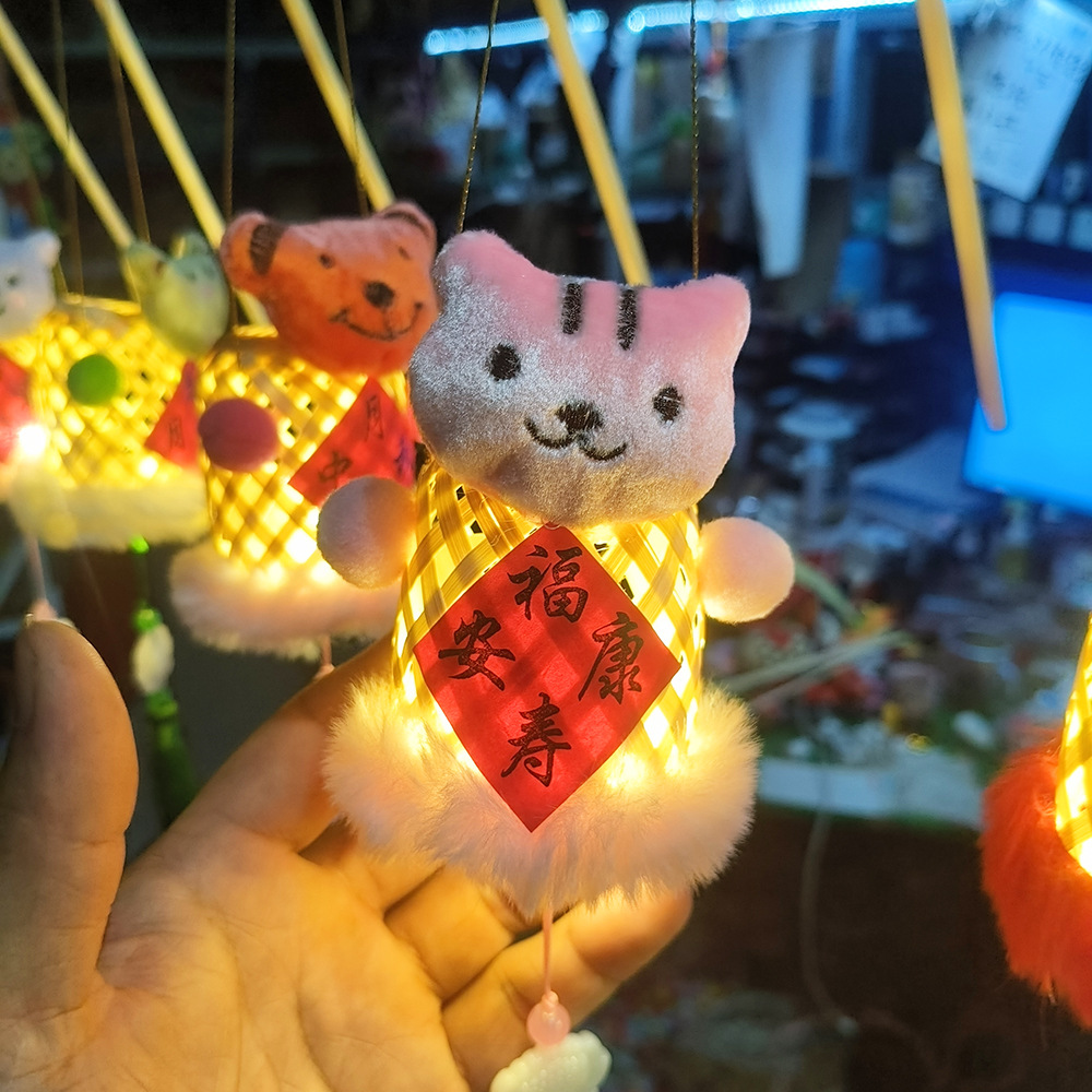 The finished bamboo weaving lanterns for the Mid-Autumn and summer vacation night tour are assembled. They are mini luminous lanterns, ancient-style flower lanterns, plush ball lanterns, DIY lanterns for the Year of the Snake, and Mid-Autumn Festival little rabbit lanterns pic 10