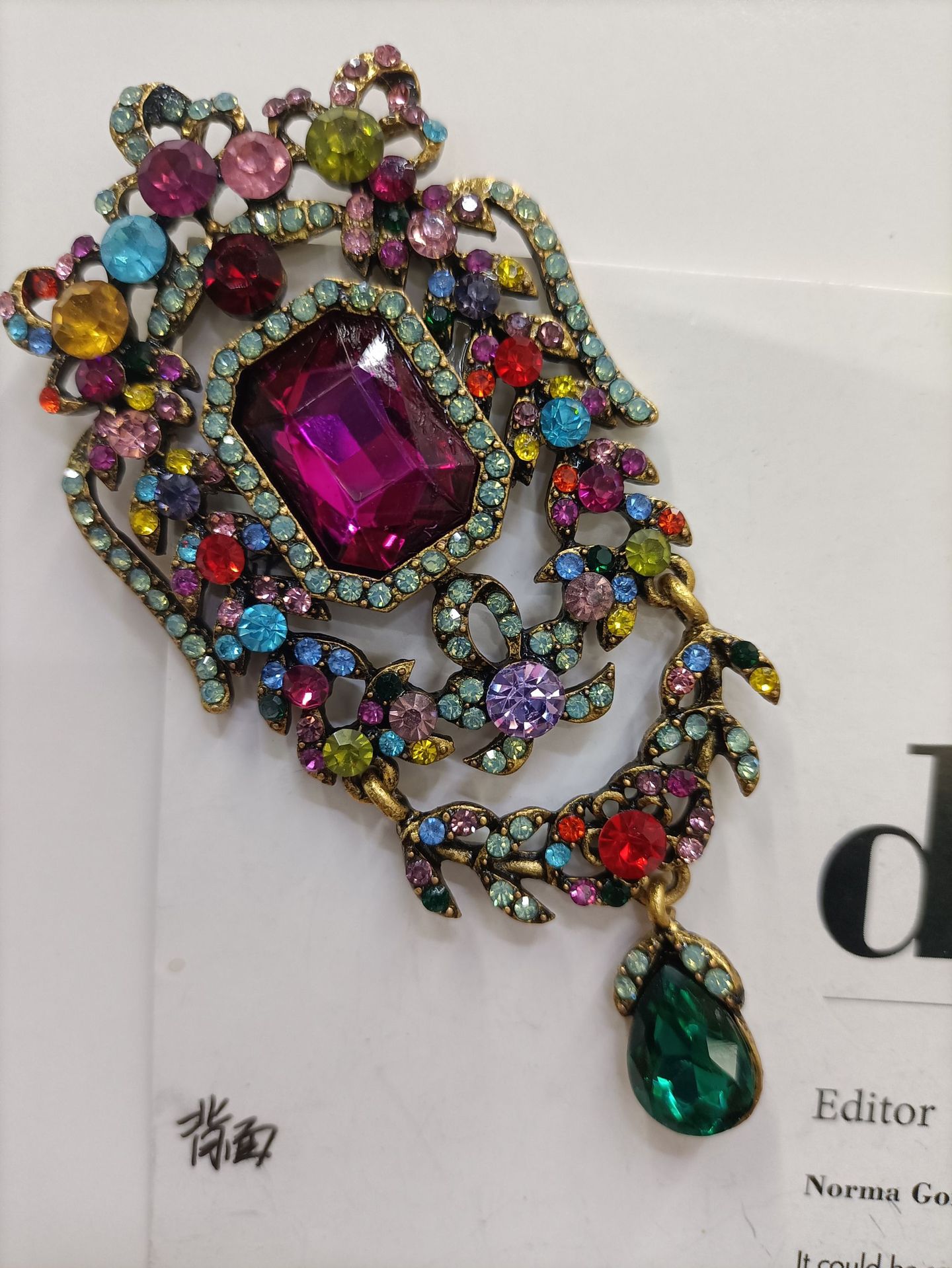 Elegant and refined brooch for ladies, simple Korean crystal corsage cardigan, sweater, pin buckle, overcoat accessory pic 10