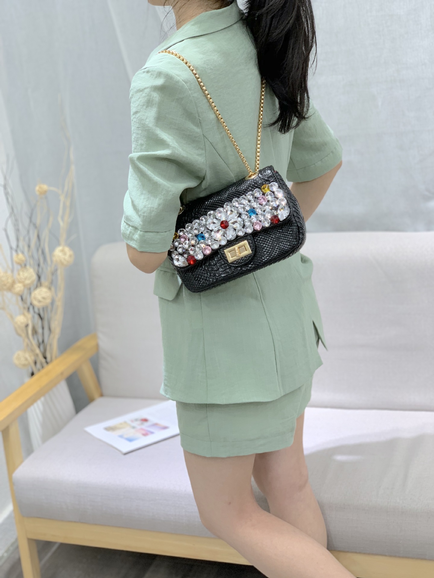 Chanel snake-patterned diamond bag, single-shoulder crossbody bag, crystal gemstone hot mom bag, flower sequined chain bag, water diamond bag pic 4