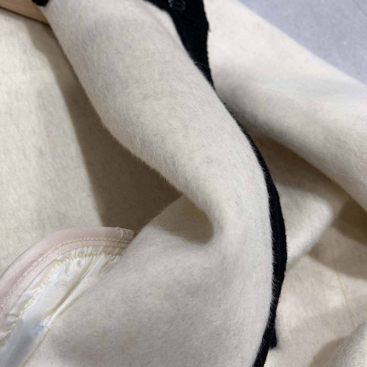 French chanel-style short double-sided wool and woolen coat for women to look younger and petite in spring. Cashmere Hepburn style top pic 27