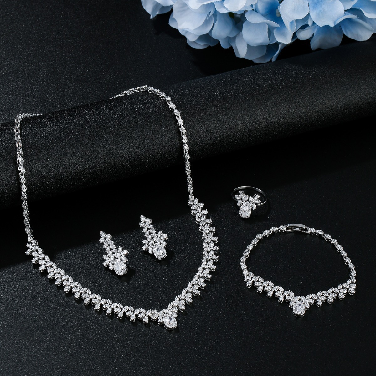 跨境新款四件装新娘套装铜微镶锆石婚礼配饰项链耳环手链戒指详情3