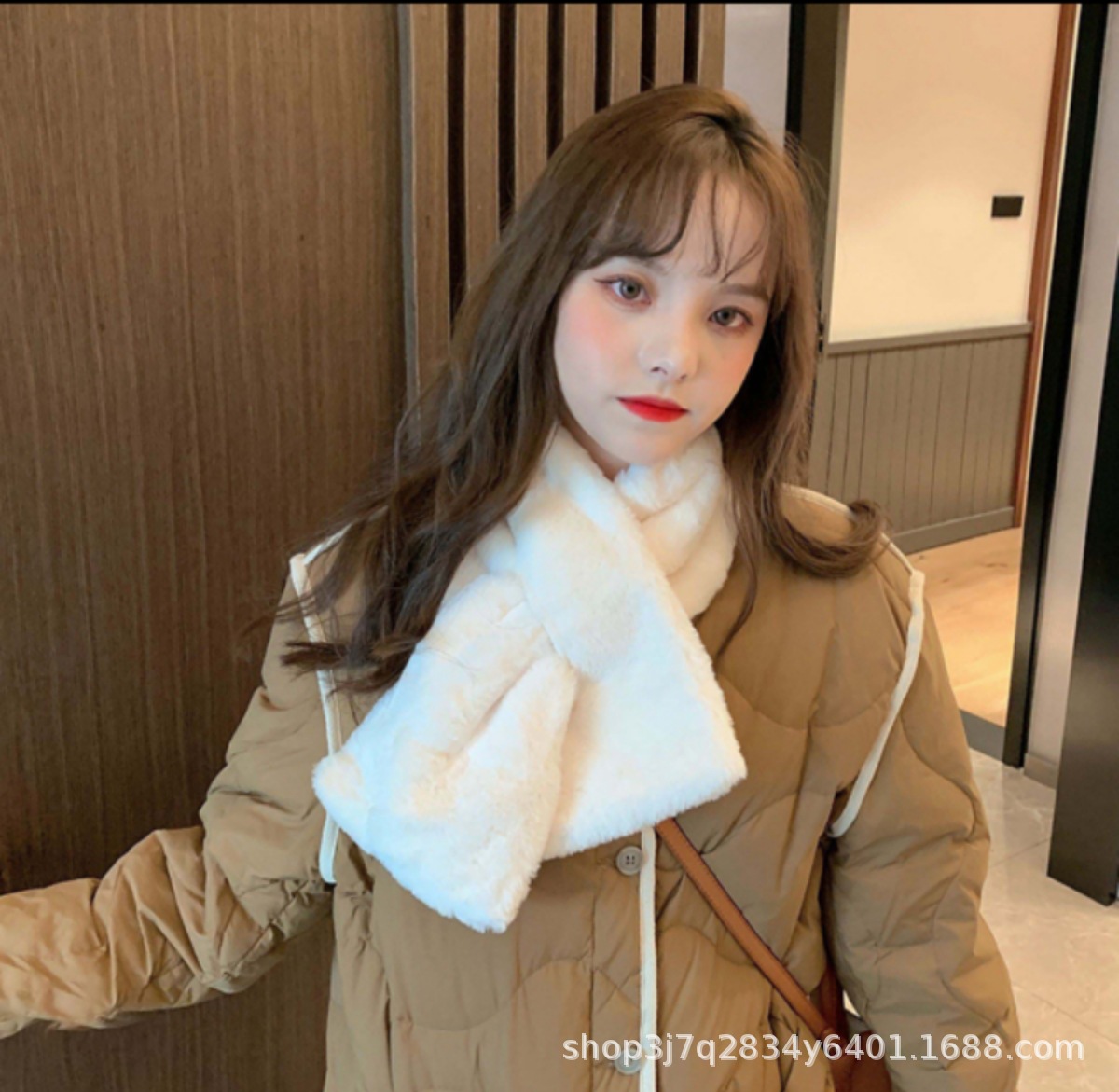 This winter Korean student scarf is made of faux Harajuku fur and rex rabbit fur. It is white and soft, providing warmth for girls pic 4
